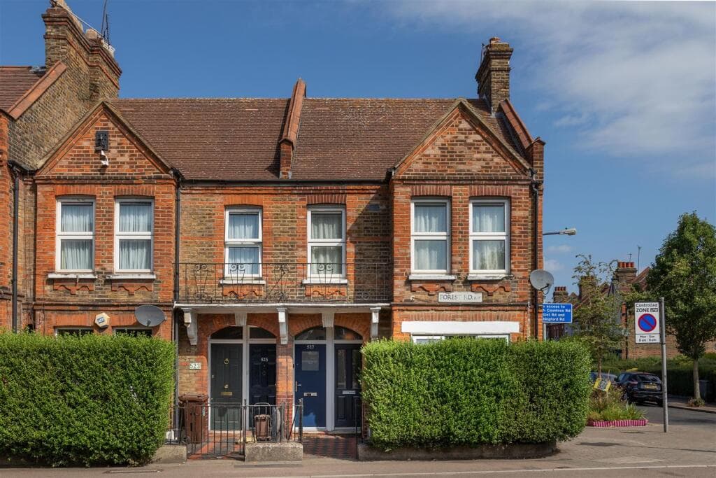 2 bedroom flat for sale in Forest Road,Walthamstow, E17