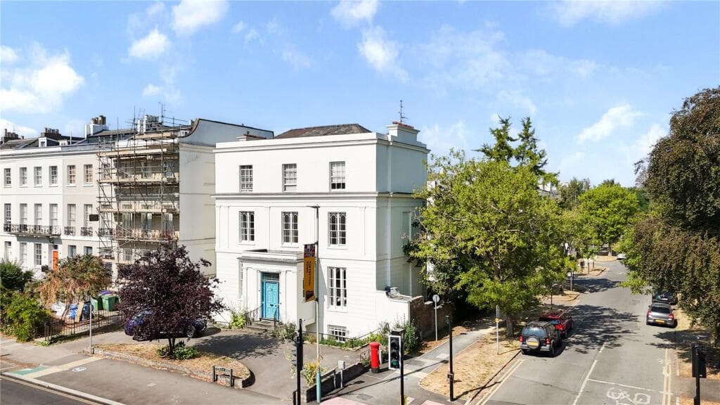 3 bedroom apartment for sale in Evesham Road, Cheltenham, Gloucestershire, GL52