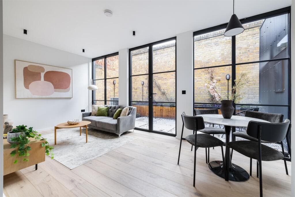 1 bedroom mews property for sale in The Coach Yard, Leyton, E10