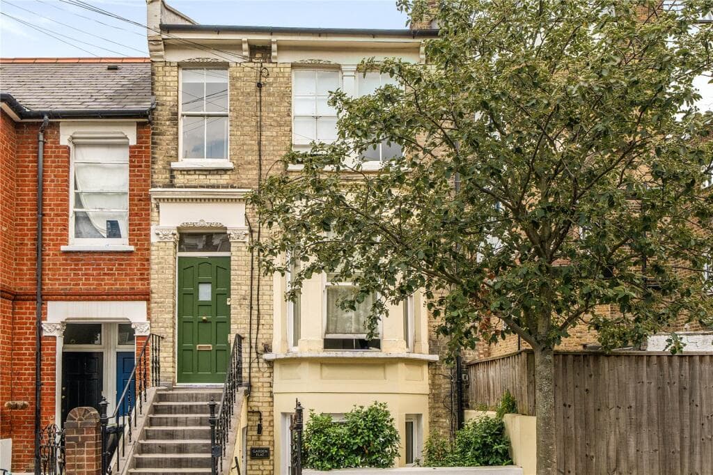 2 bedroom apartment for sale in Davisville Road, London, W12