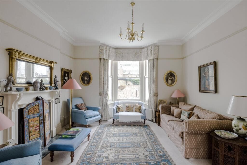 5 bedroom end of terrace house for sale in Belmont Road, London, SW4
