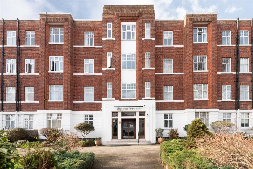 Studio apartment for sale in Belsize Grove, London, NW3