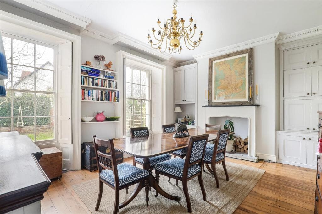 4 bedroom semi-detached house for sale in Bristol Road, Stonehouse, GL10