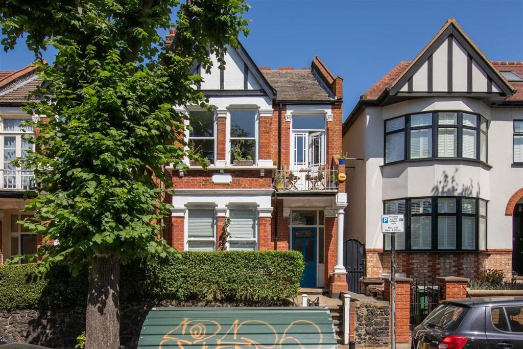2 bedroom apartment for sale in Church Hill, Walthamstow, E17
