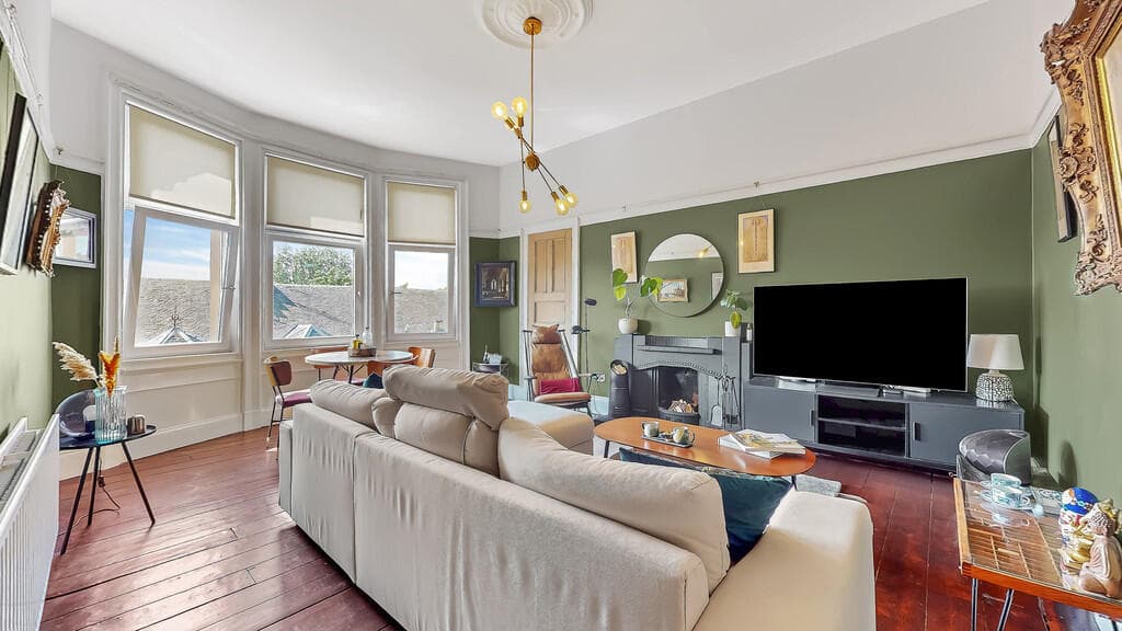 2 bedroom flat for sale in Camphill Avenue, Shawlands, G41