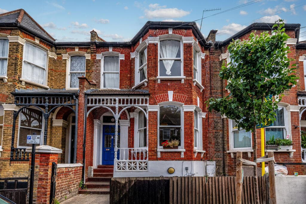 2 bedroom flat for sale in Sandrock Road, Lewisham, London, SE13