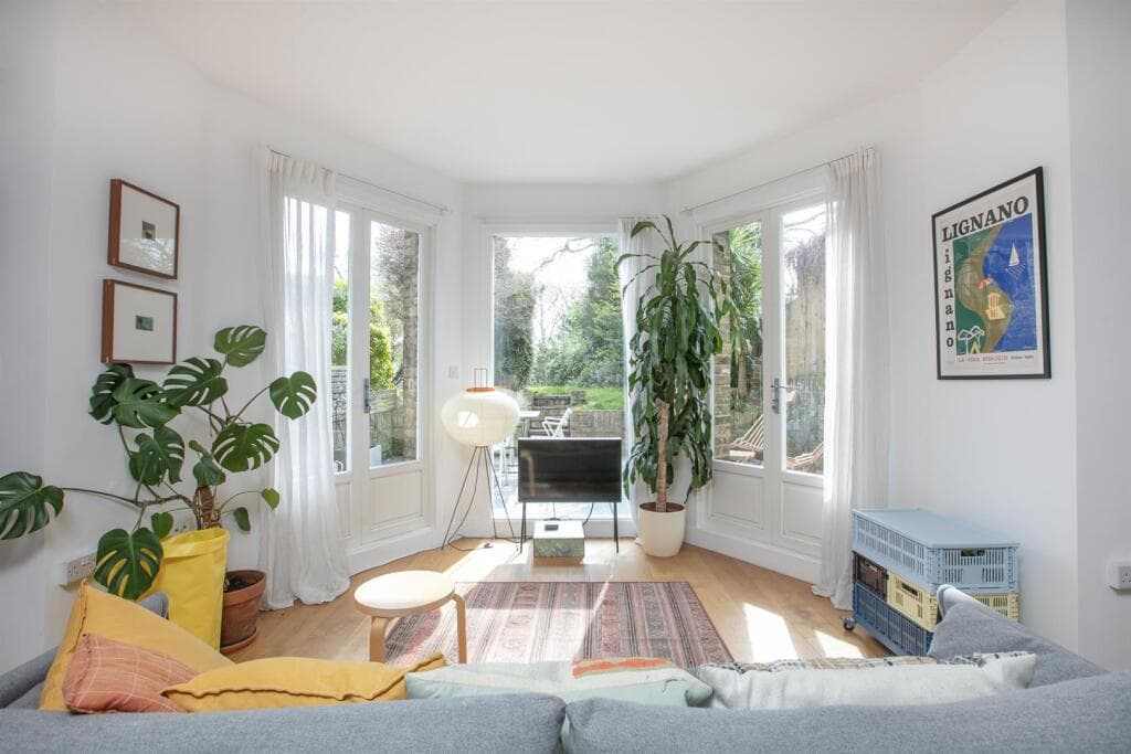 1 bedroom flat for sale in Grove Park, Camberwell, SE5