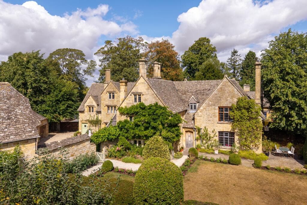 6 bedroom detached house for sale in Stanton, Broadway, WR12