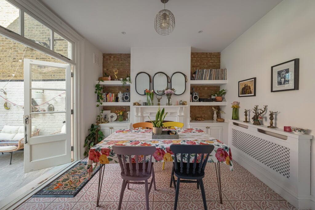 5 bedroom end of terrace house for sale in Limes Grove, London, SE13