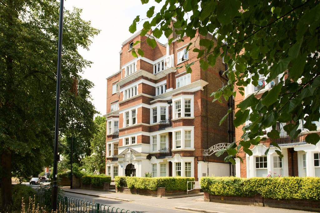 2 bedroom flat for sale in Sutton Lane North, London, W4