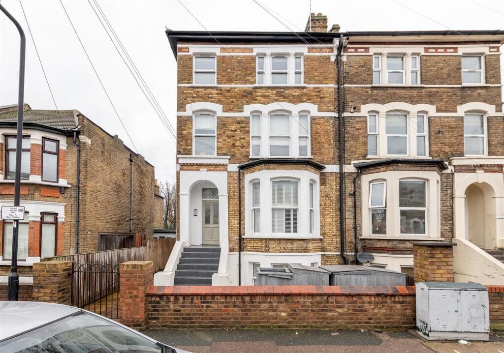 1 bedroom apartment for sale in North Birkbeck Road, Leytonstone, E11