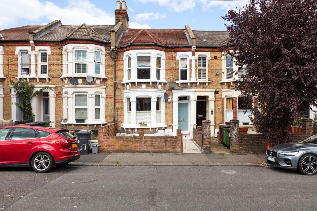2 bedroom flat for sale in Whitbread Road, London, SE4