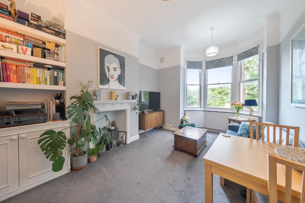 1 bedroom flat for sale in Kennington Park Place, Kennington, London, SE11