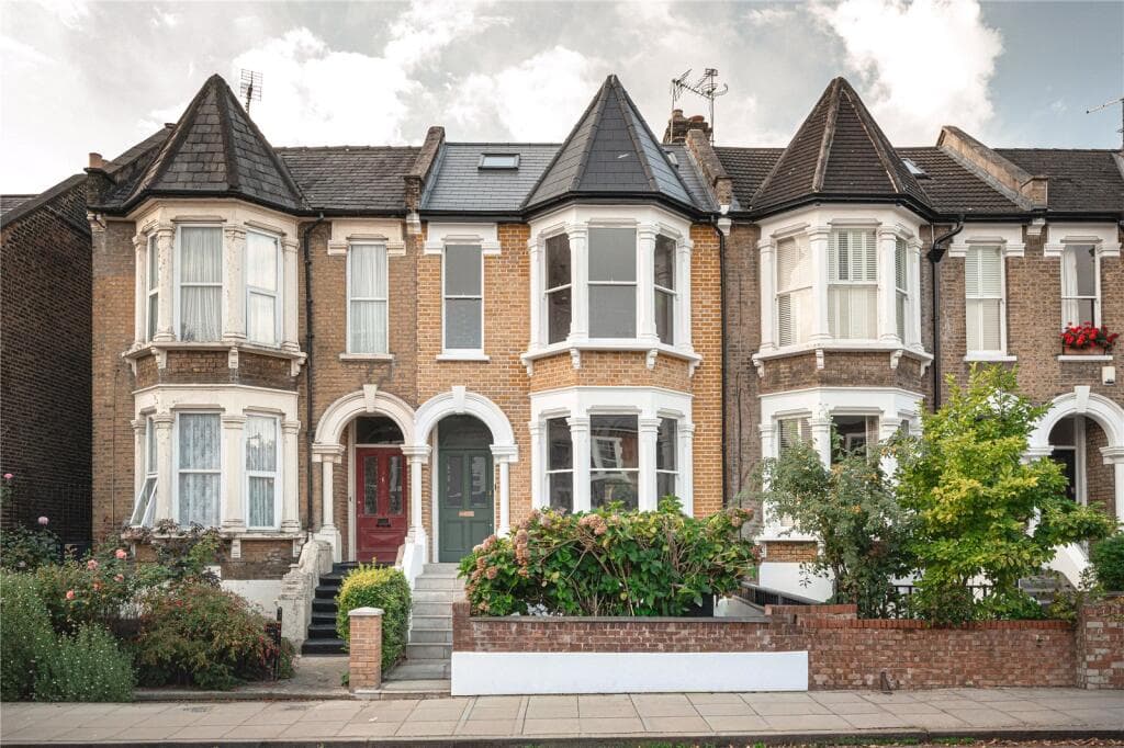4 bedroom terraced house for sale in Ossian Road, Stroud Green, London, N4