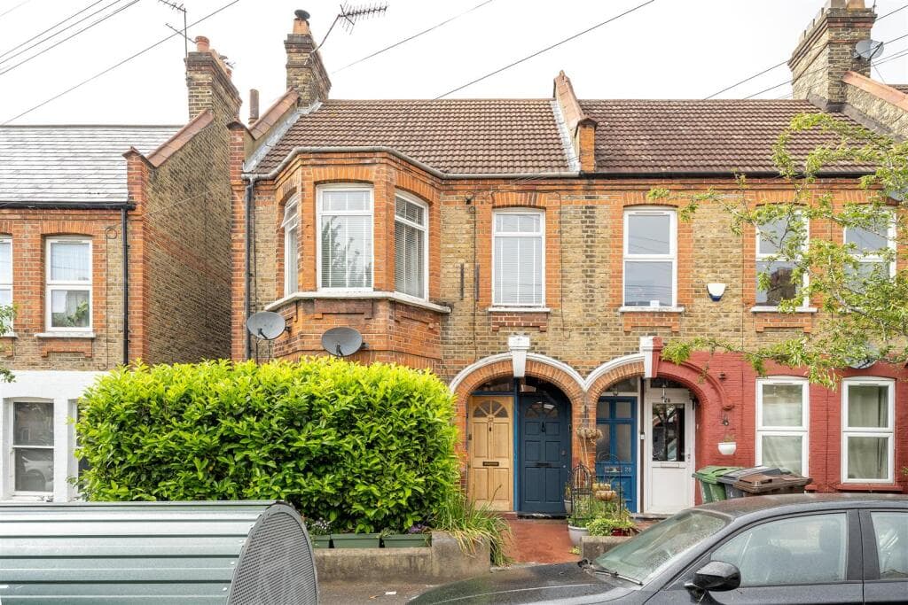2 bedroom apartment for sale in Harris Street, Walthamstow, E17