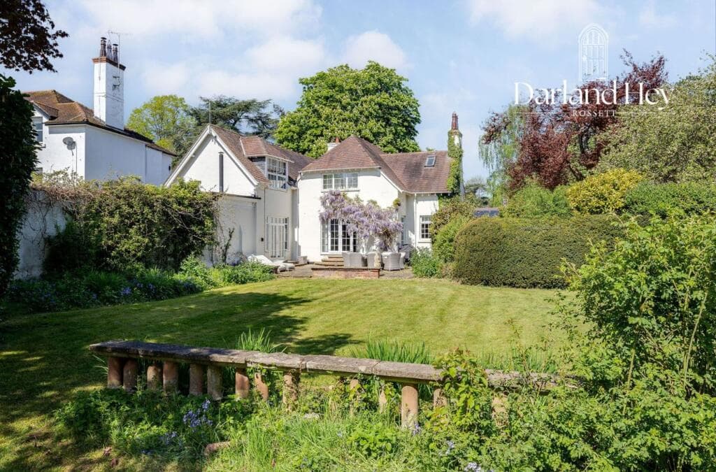 5 bedroom link detached house for sale in Darland Lane, Rossett, LL12