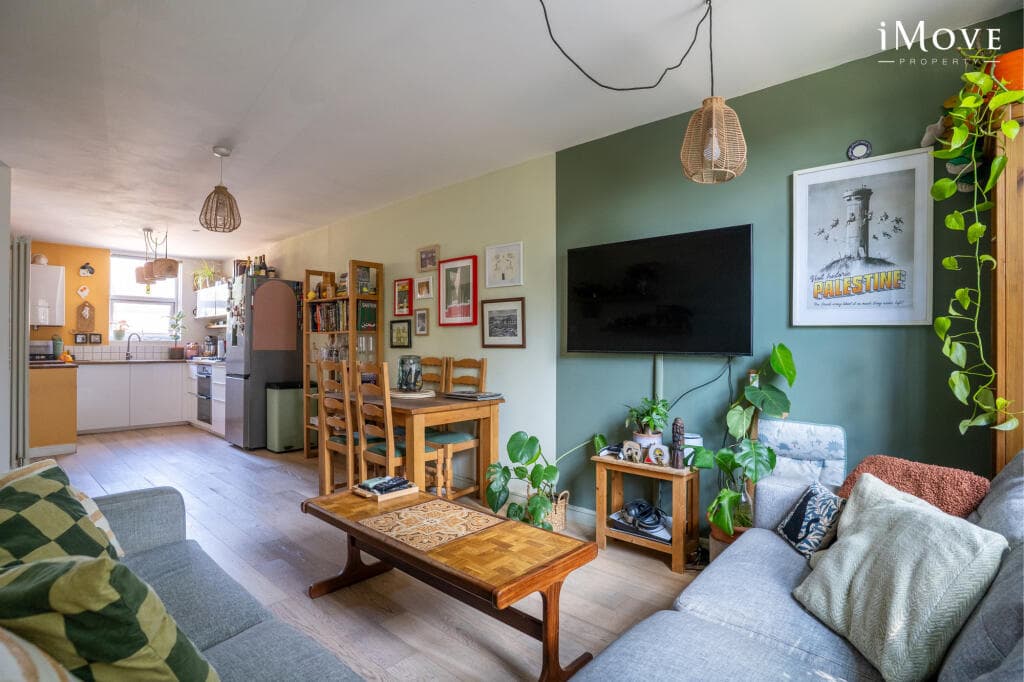 1 bedroom flat for sale in Brabourne Close, London, SE19