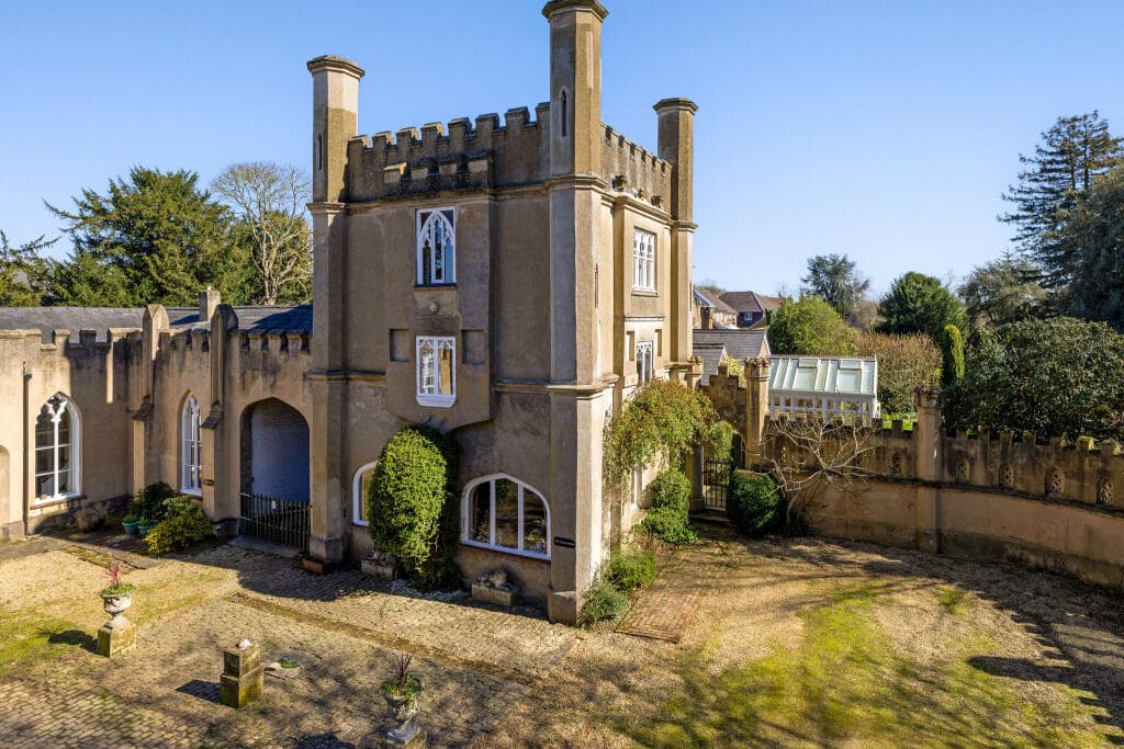 4 bedroom link detached house for sale in High Street, Hadlow, TN11