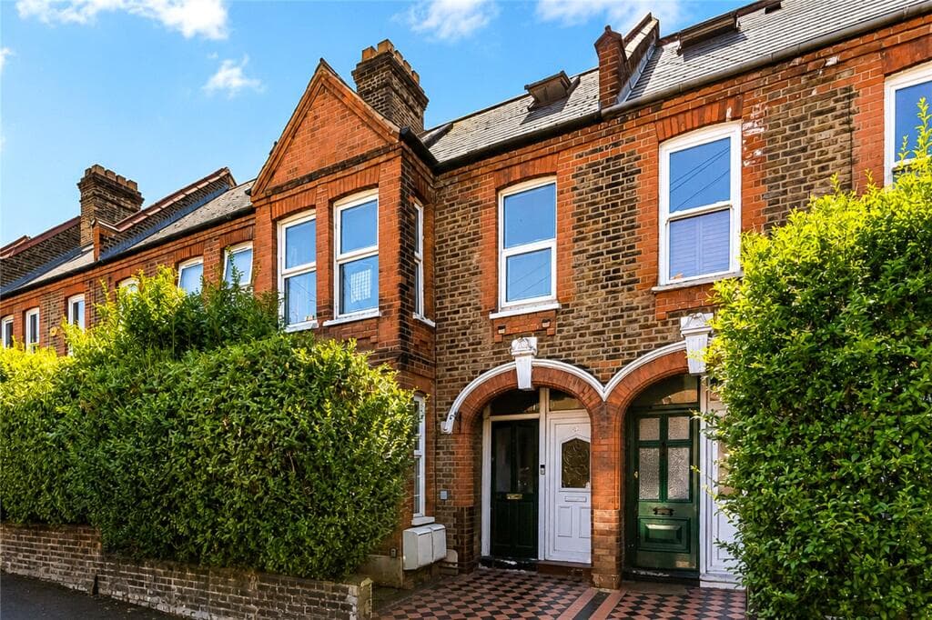2 bedroom flat for sale in Theydon Street, Walthamstow, London, E17