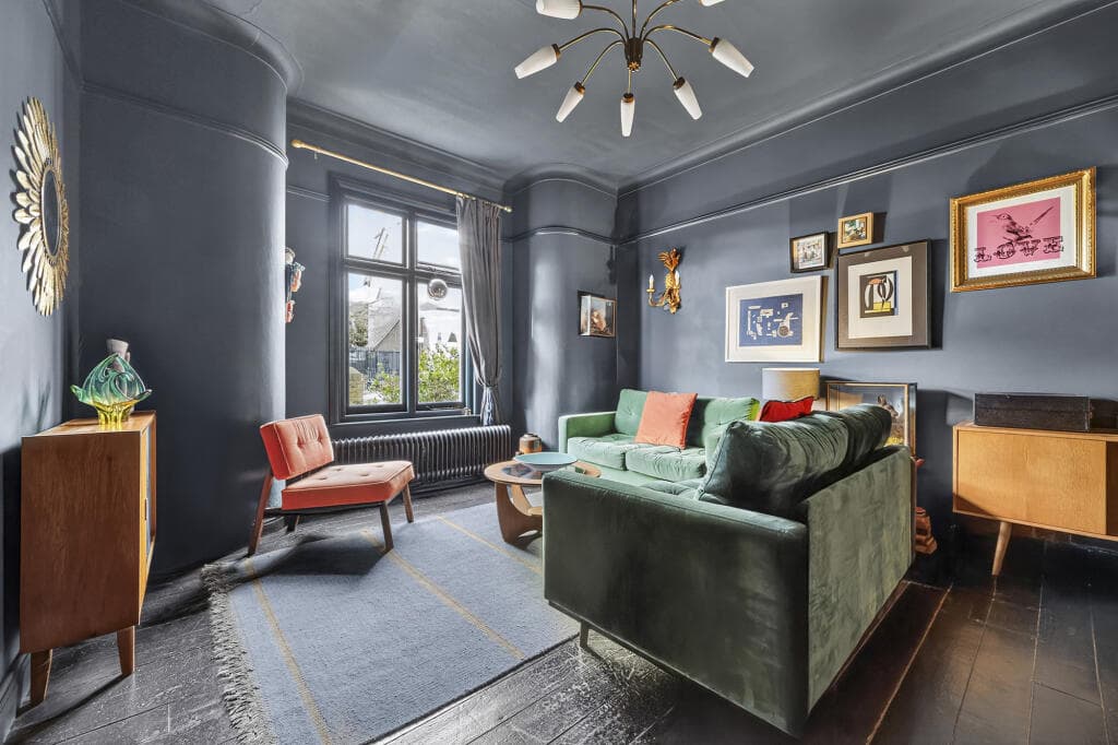 6 bedroom detached house for sale in Vicars Hill, London, SE13