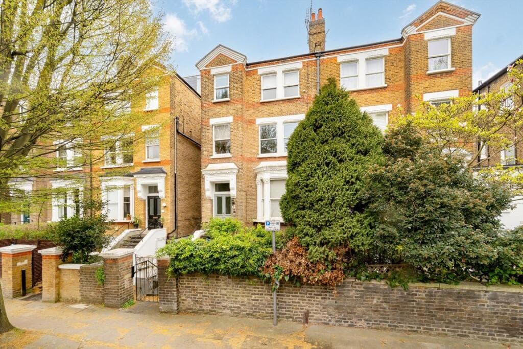 2 bedroom flat for sale in Brondesbury Road, Queen's Park, NW6